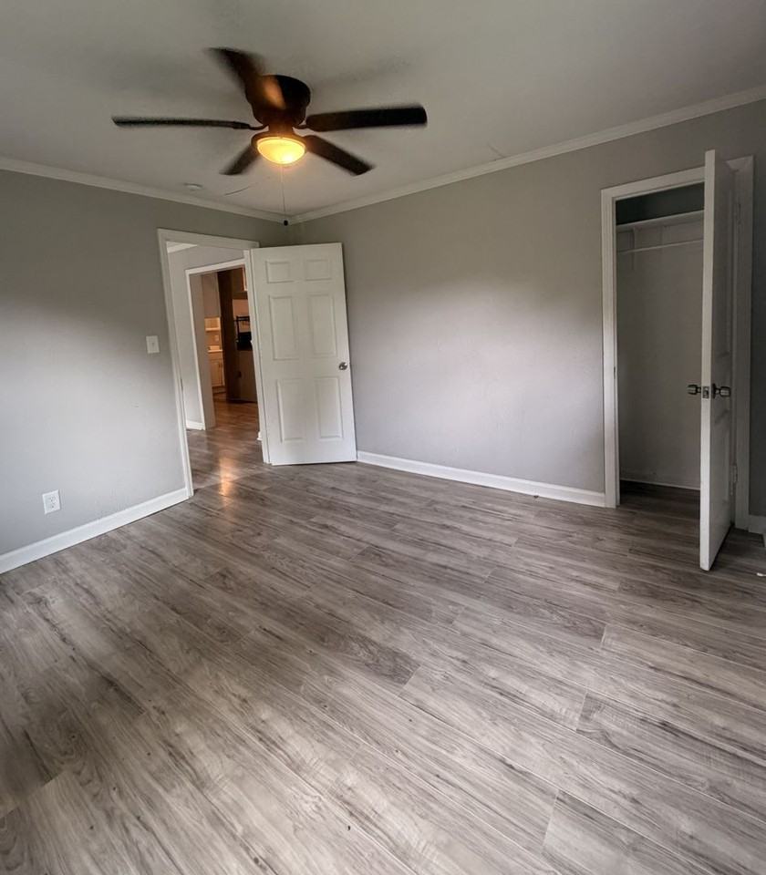 1202 Cline Ave - Photo 7 of 9