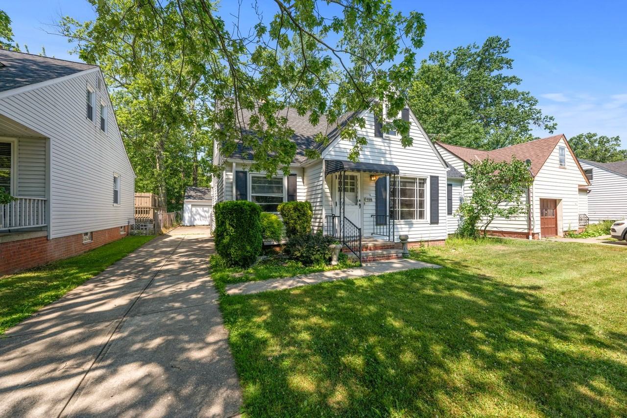 988 Glenside Rd - Photo 2 of 30