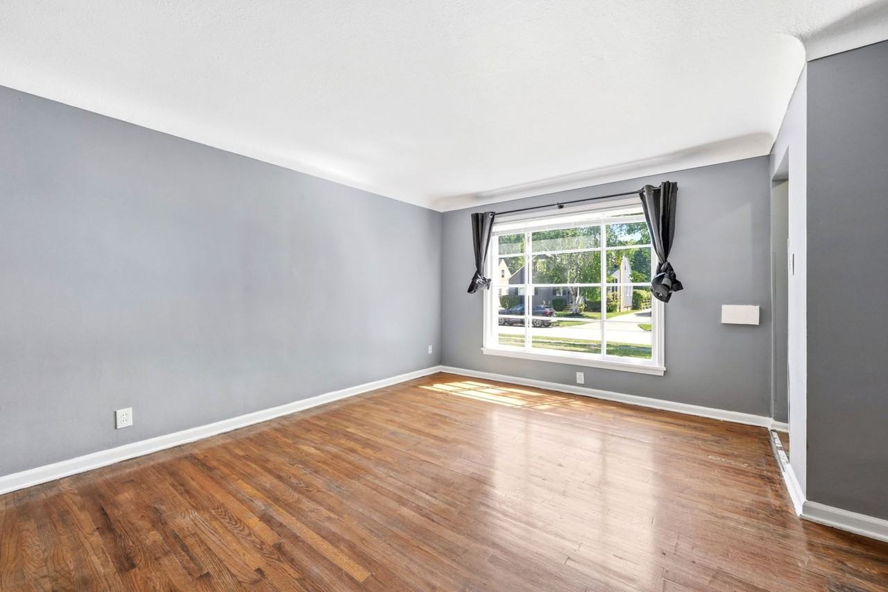 988 Glenside Rd - Photo 4 of 30