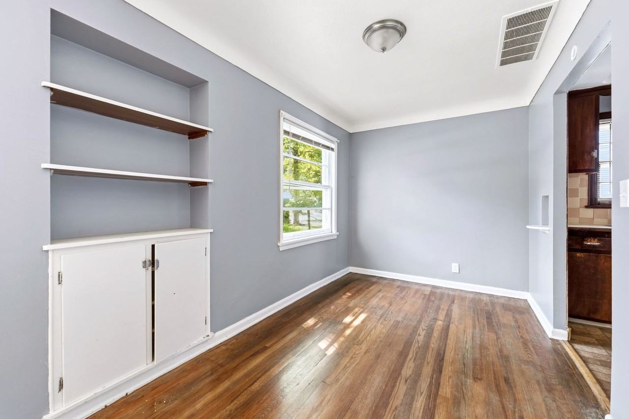 988 Glenside Rd - Photo 5 of 30