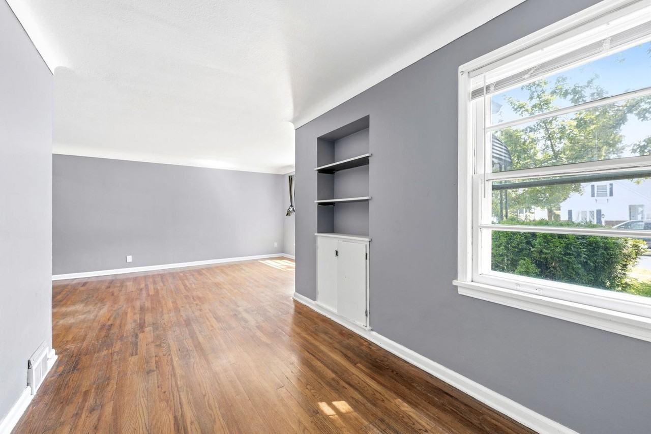 988 Glenside Rd - Photo 6 of 30