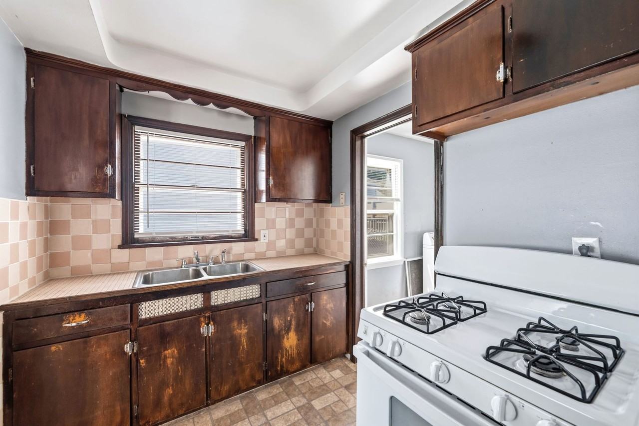 988 Glenside Rd - Photo 7 of 30