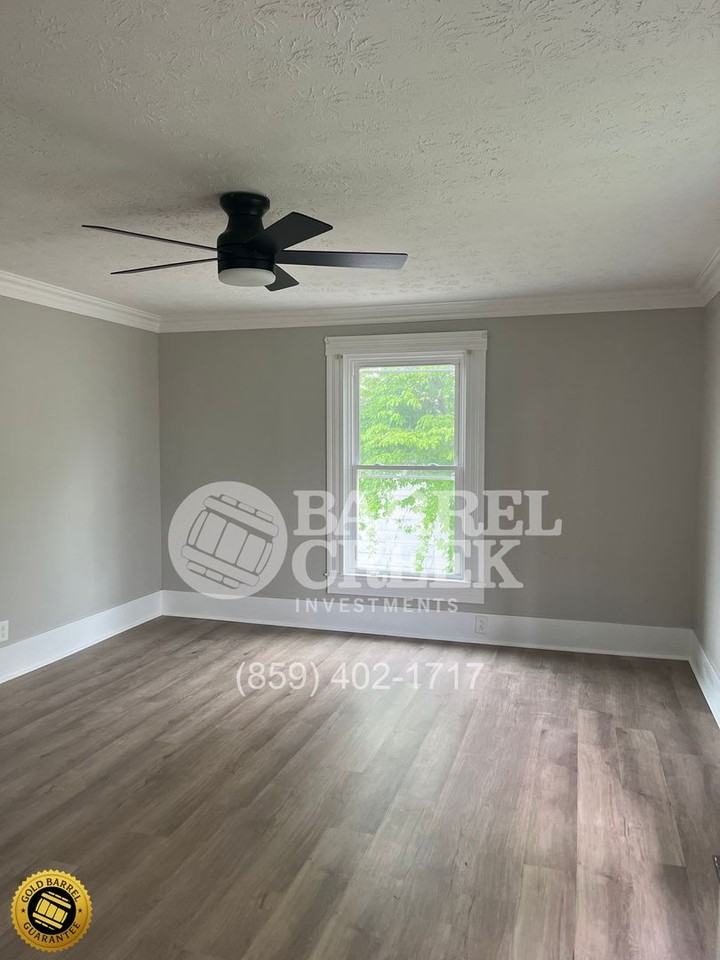 132 Nichols St - Photo 3 of 12