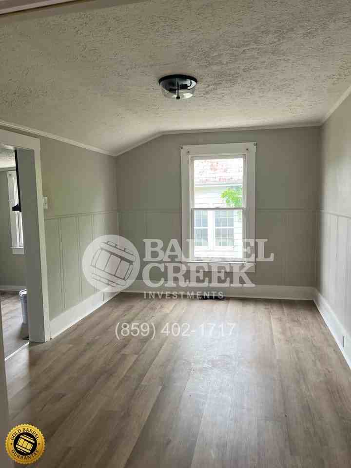 132 Nichols St - Photo 4 of 12