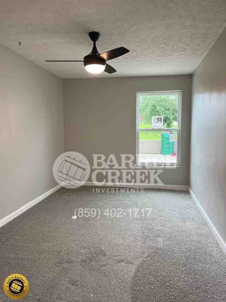 132 Nichols St - Photo 5 of 12
