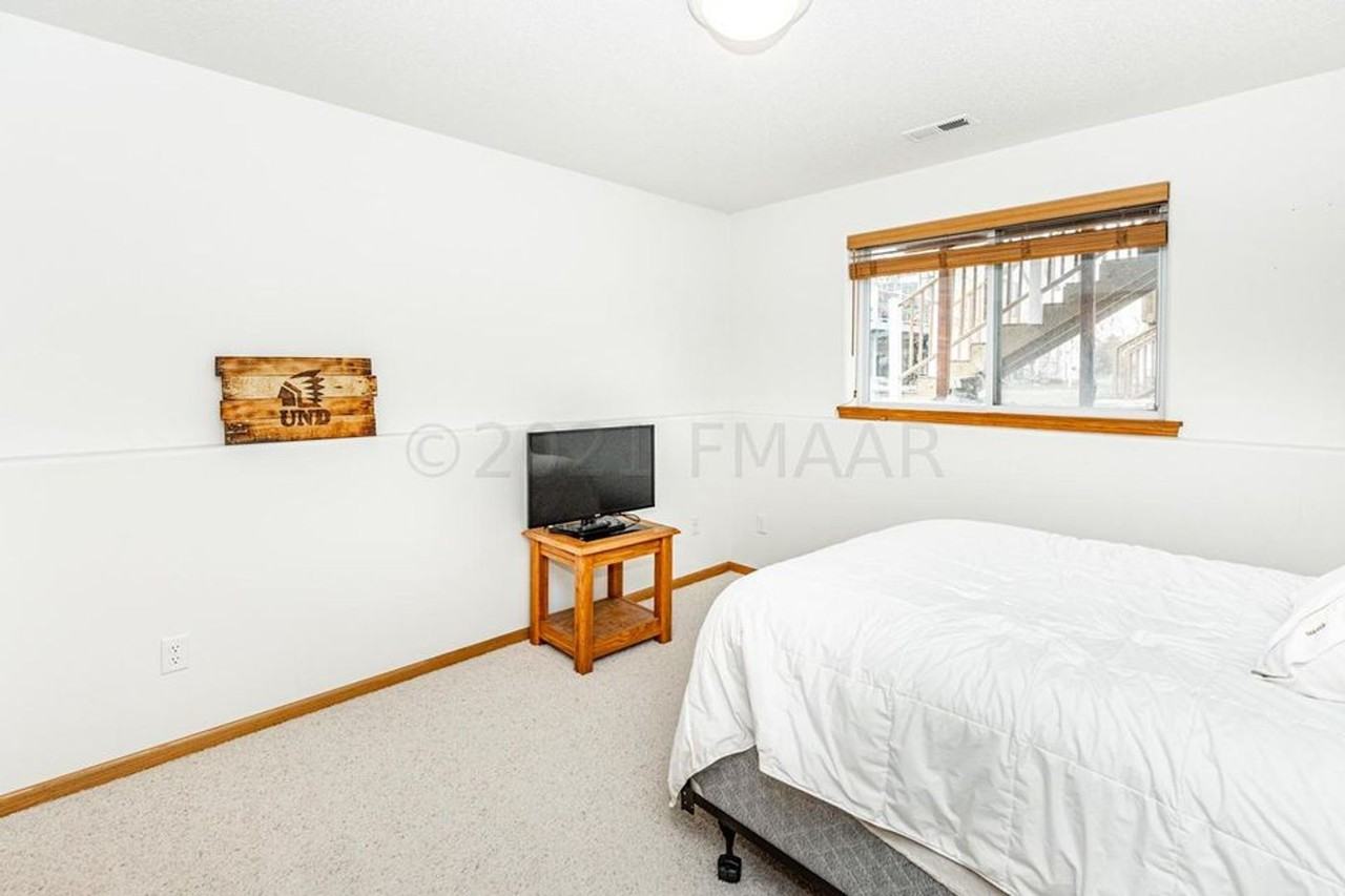 4292 39th Ave S - Photo 2 of 11