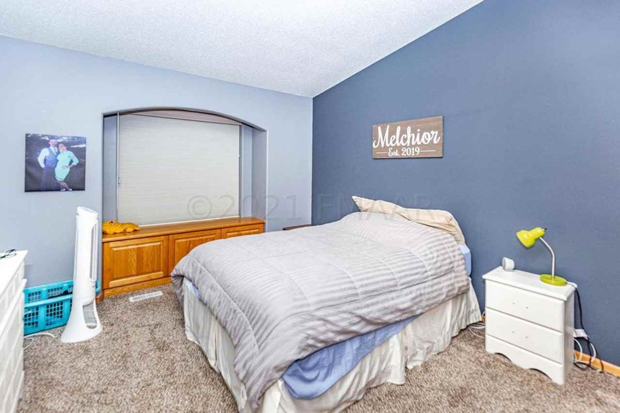 4292 39th Ave S - Photo 6 of 11