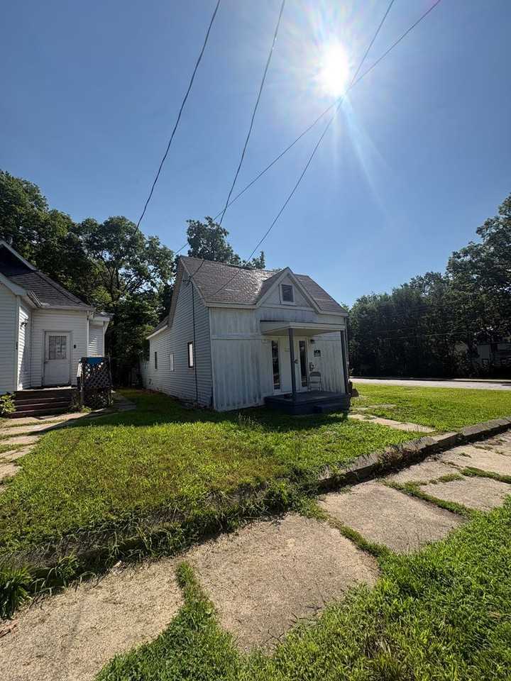 202 Van Buren St - Photo 2 of 15