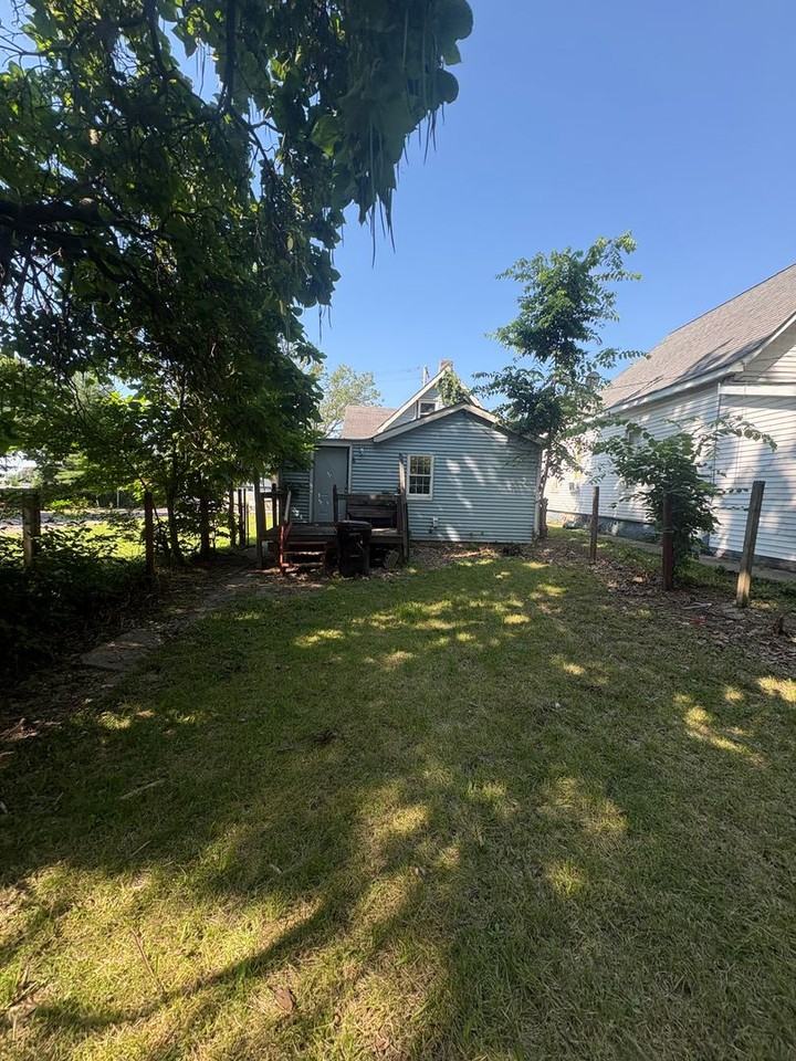 202 Van Buren St - Photo 3 of 15