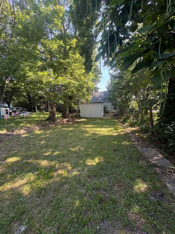 202 Van Buren St - Photo 4 of 15