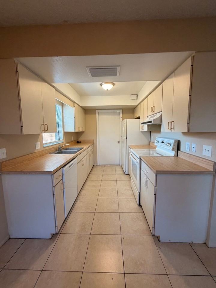 3109 Elmer St - Photo 7 of 17