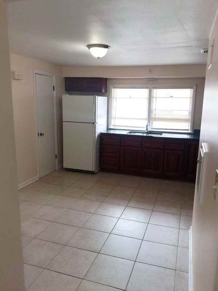 1933 E Oklahoma Ave - Photo 2 of 13