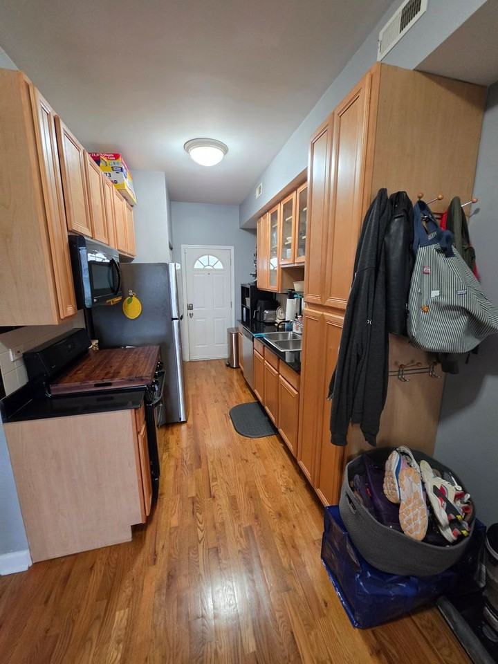 1151 E 61st St - Photo 4 of 9