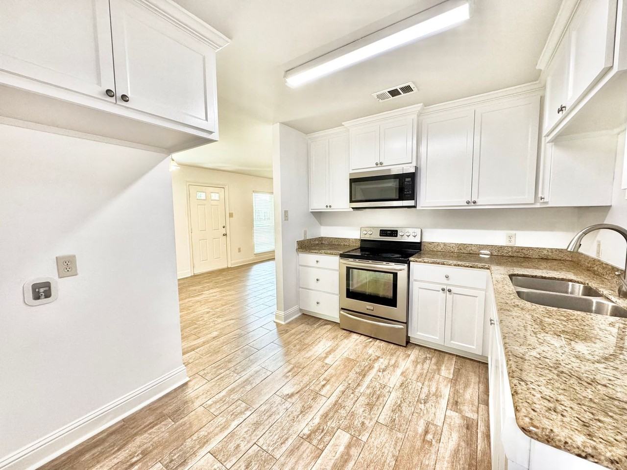 8740 Aubin St - Photo 3 of 17