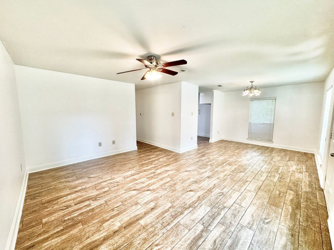 8740 Aubin St - Photo 5 of 17