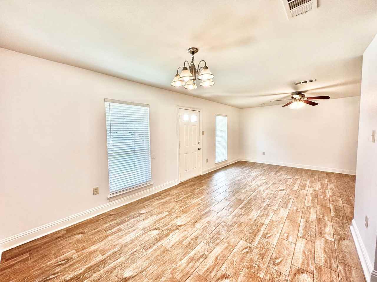 8740 Aubin St - Photo 6 of 17