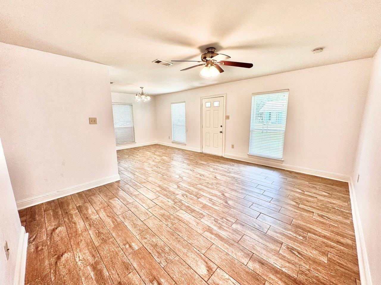 8740 Aubin St - Photo 7 of 17