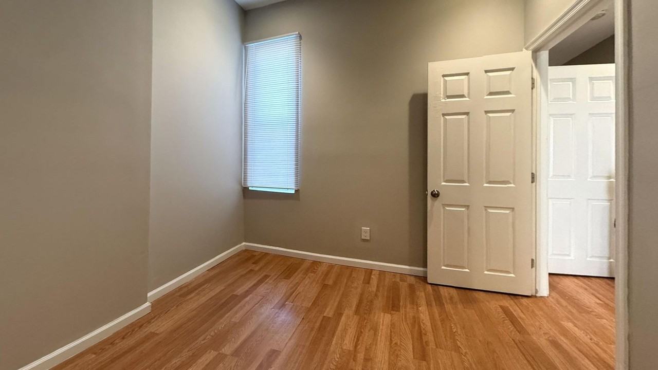 2543 N 18th St - Photo 4 of 19