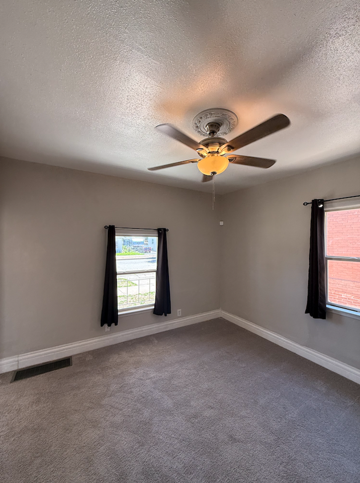 1411 E Routt Ave - Photo 4 of 12