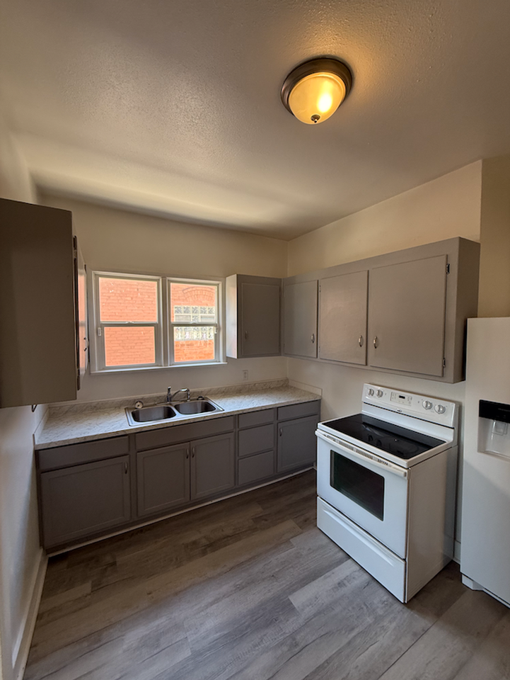 1411 E Routt Ave - Photo 5 of 12