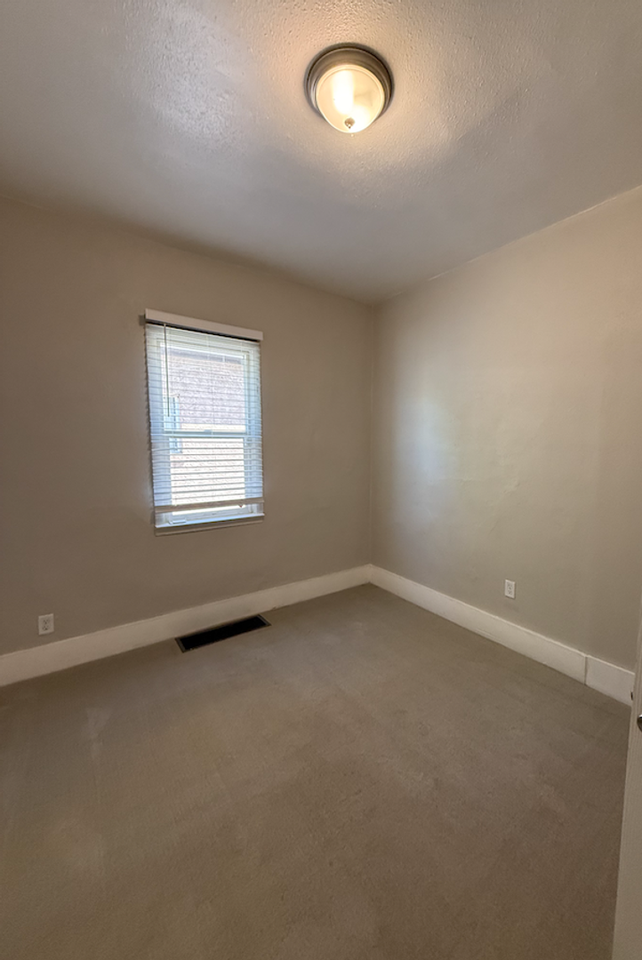 1411 E Routt Ave - Photo 7 of 12