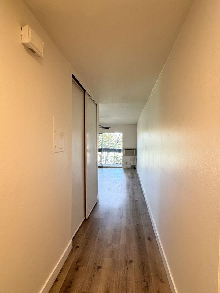 1061 Park Ave #304 - Photo 4 of 26
