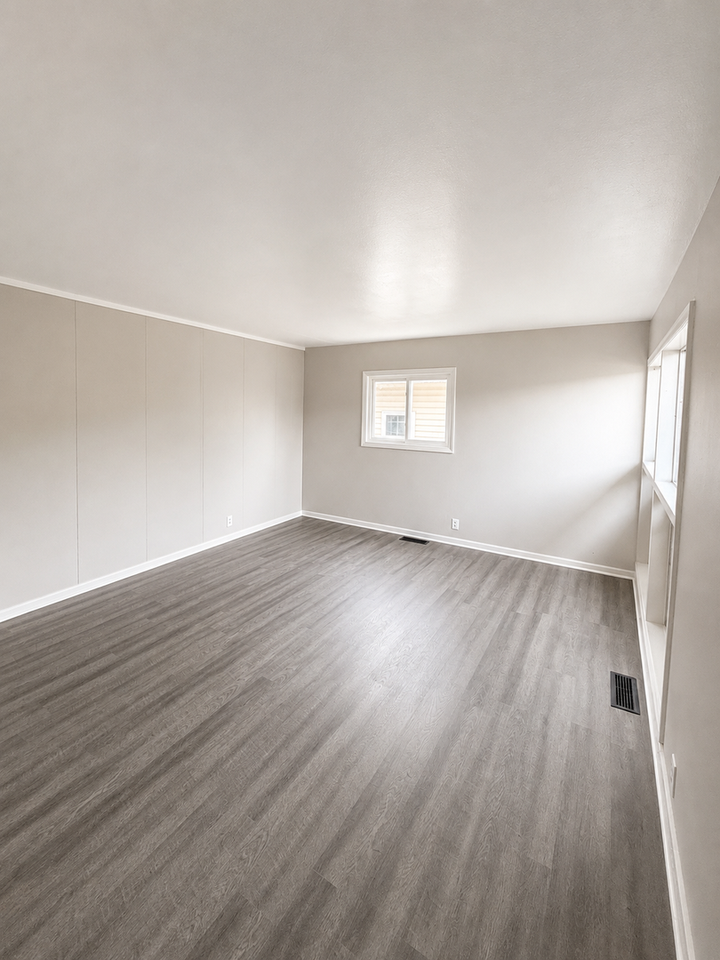 1118 Ebeling Dr - Photo 4 of 8