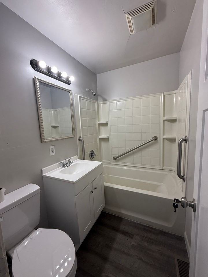 1118 Ebeling Dr - Photo 5 of 8