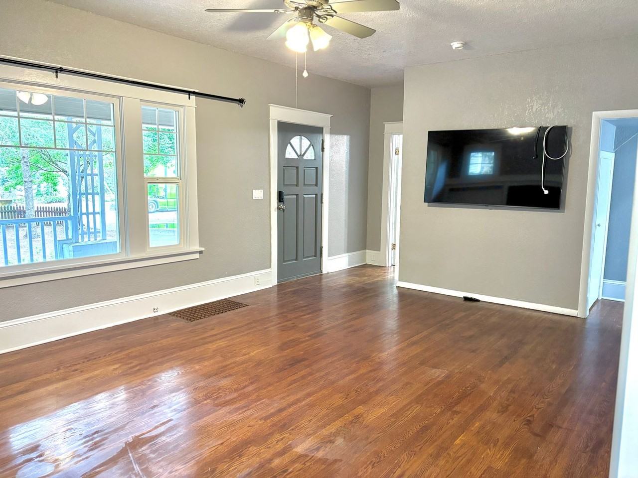12638 Se Foster Rd - Photo 4 of 35