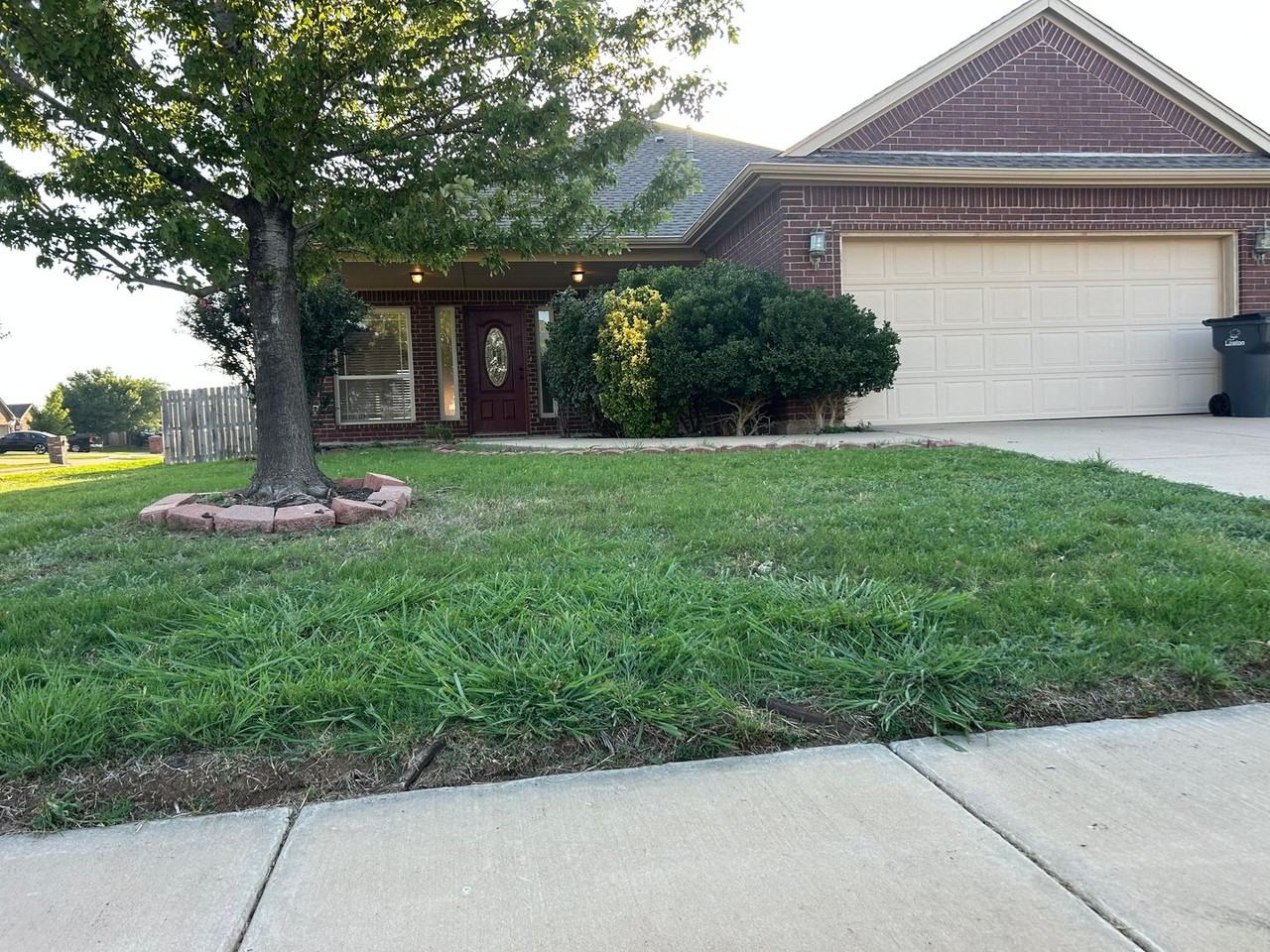 915 Sw 80th St - Photo 2 of 42