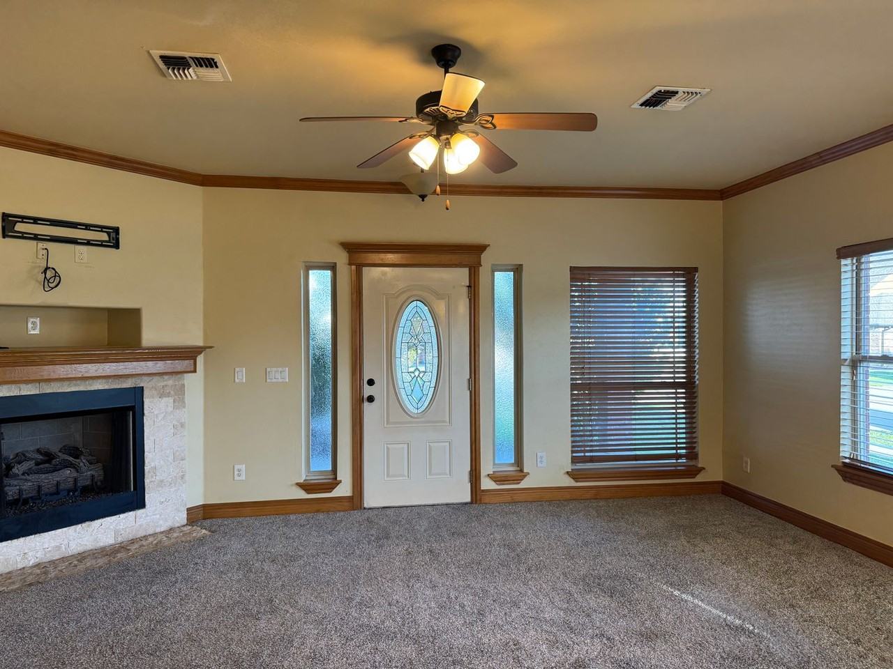 915 Sw 80th St - Photo 4 of 42