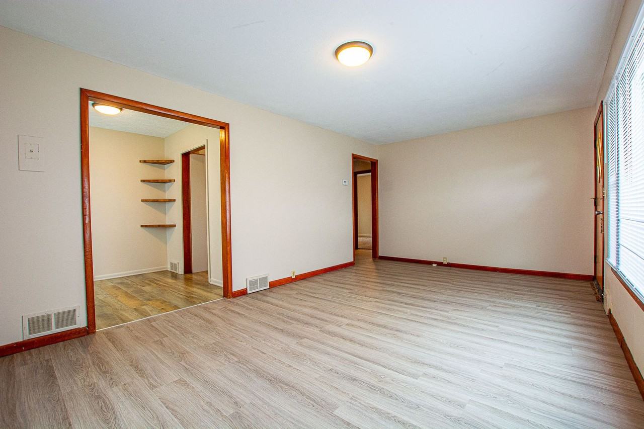 1502 Silver Ln - Photo 4 of 23