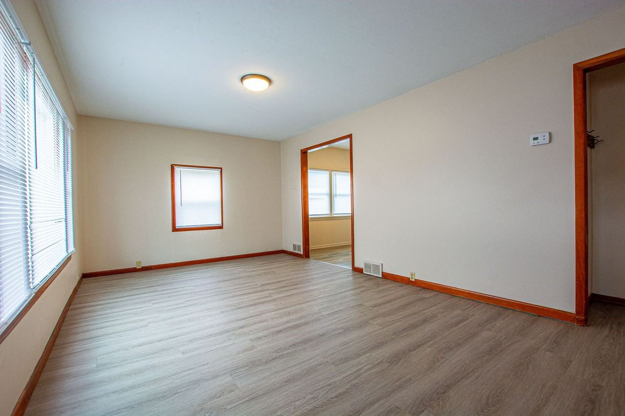 1502 Silver Ln - Photo 6 of 23