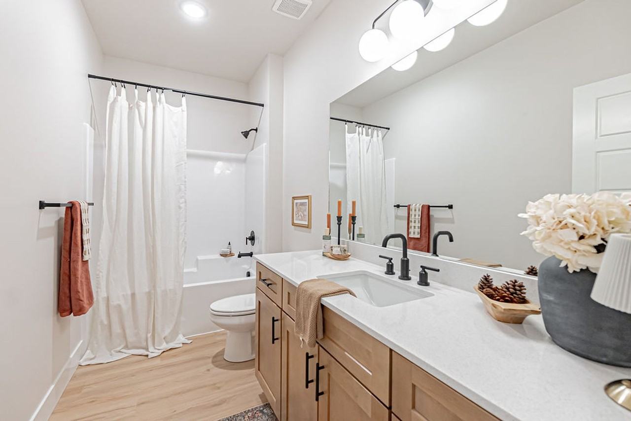 455 S Blue Spruce Ave - Photo 7 of 50