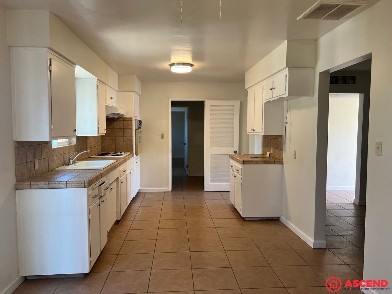4013 University Ave - Photo 3 of 16