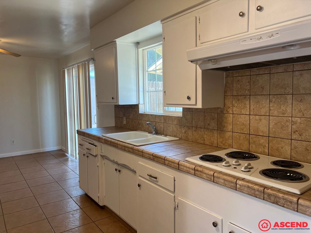 4013 University Ave - Photo 4 of 16
