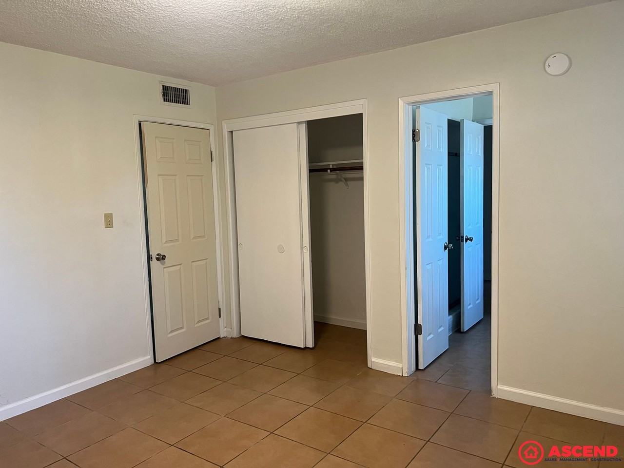 4013 University Ave - Photo 7 of 16