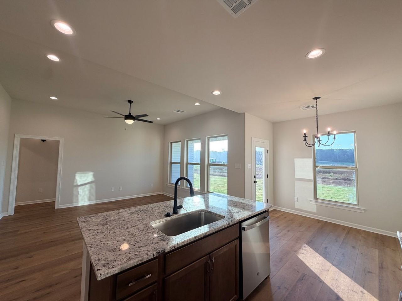 189 Berkshire Pl - Photo 3 of 28