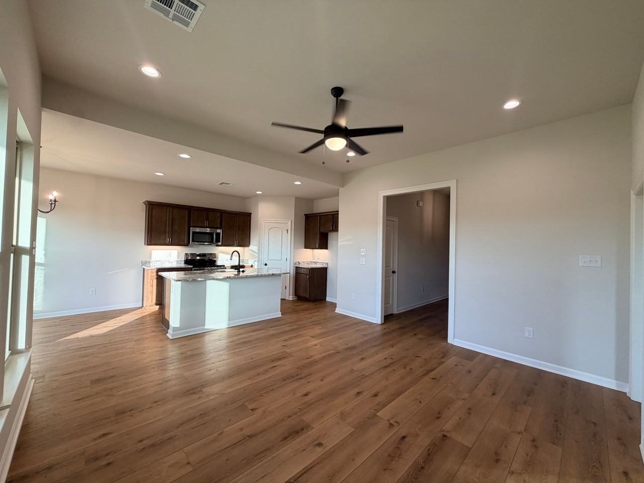 189 Berkshire Pl - Photo 5 of 28