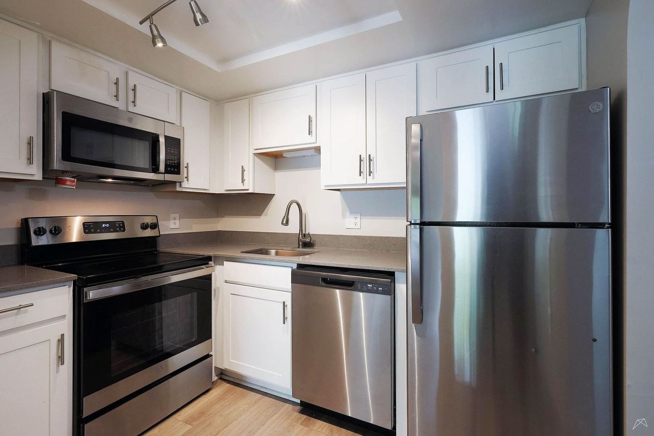 The Jefferson Apts - Photo 2 of 32