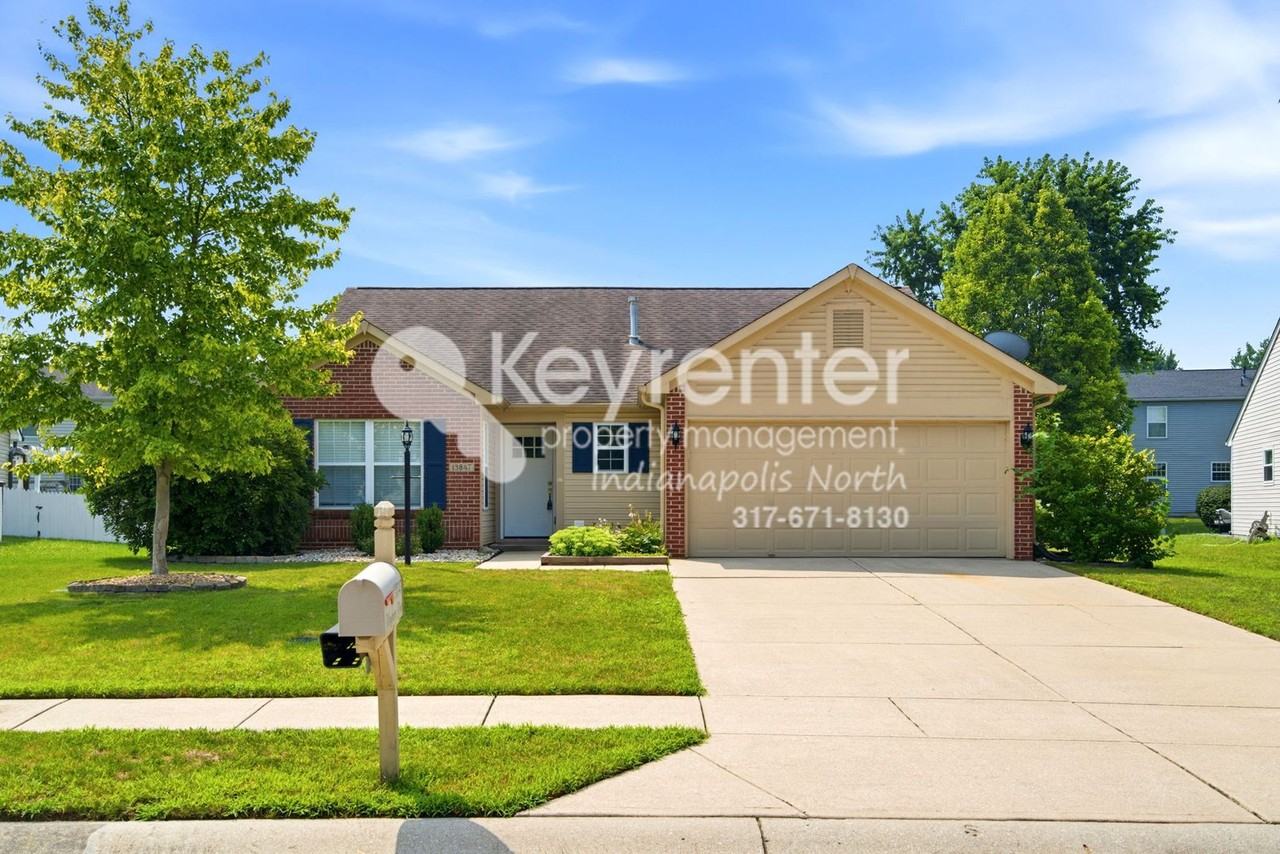 13847 Waycross Dr - Photo 2 of 16
