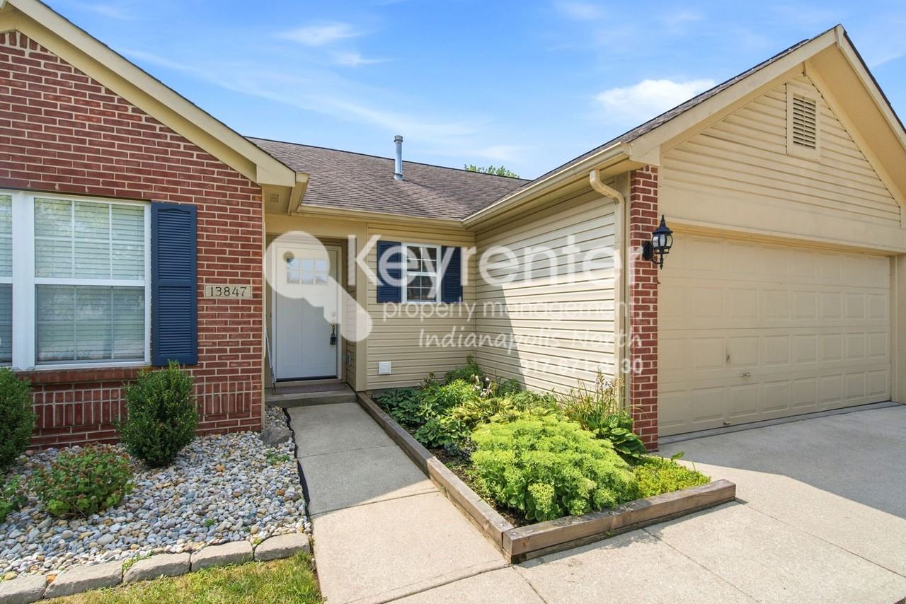 13847 Waycross Dr - Photo 3 of 16