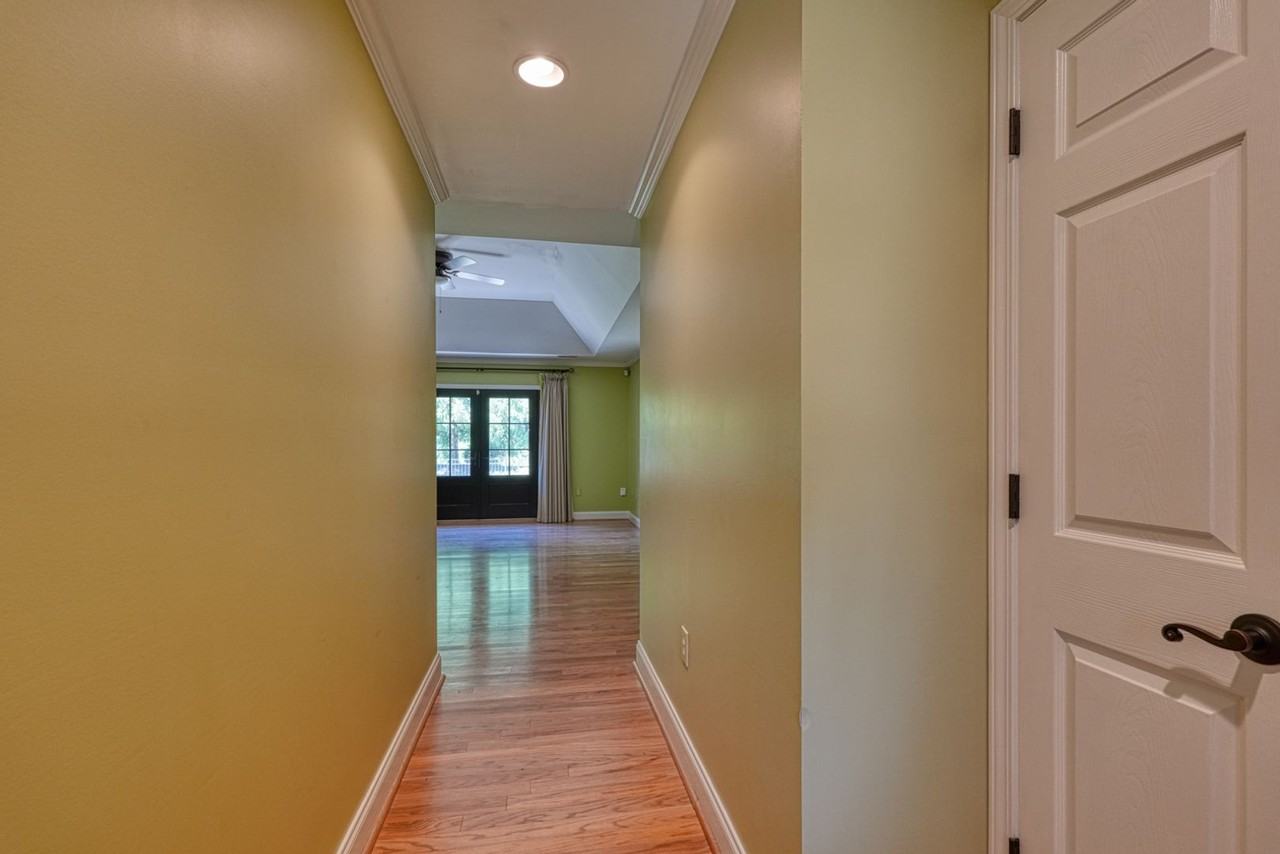 210 Rivermill Ct - Photo 3 of 37