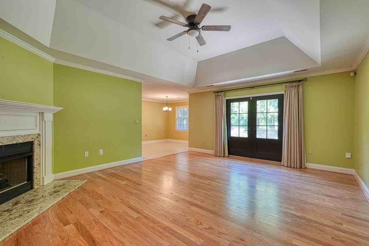 210 Rivermill Ct - Photo 4 of 37