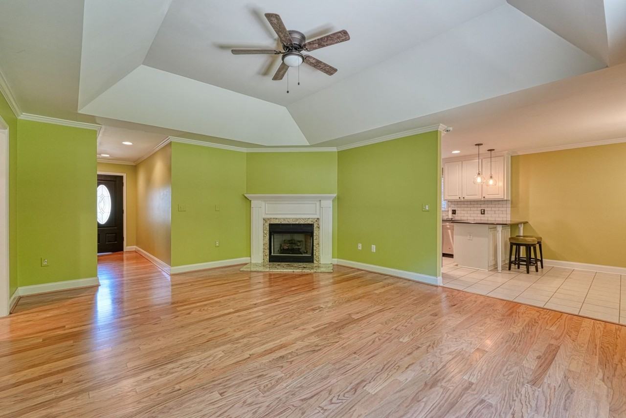 210 Rivermill Ct - Photo 5 of 37