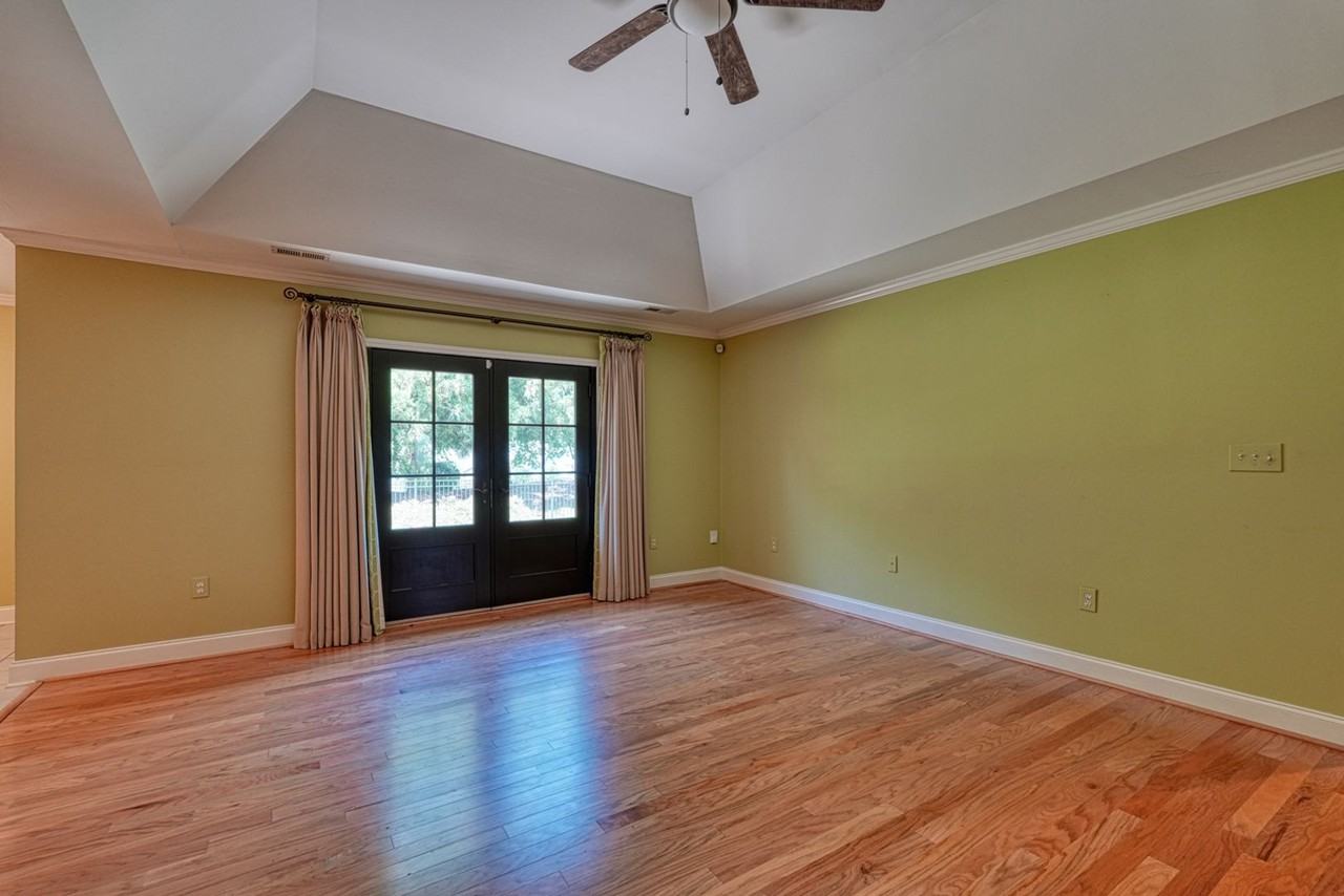 210 Rivermill Ct - Photo 7 of 37