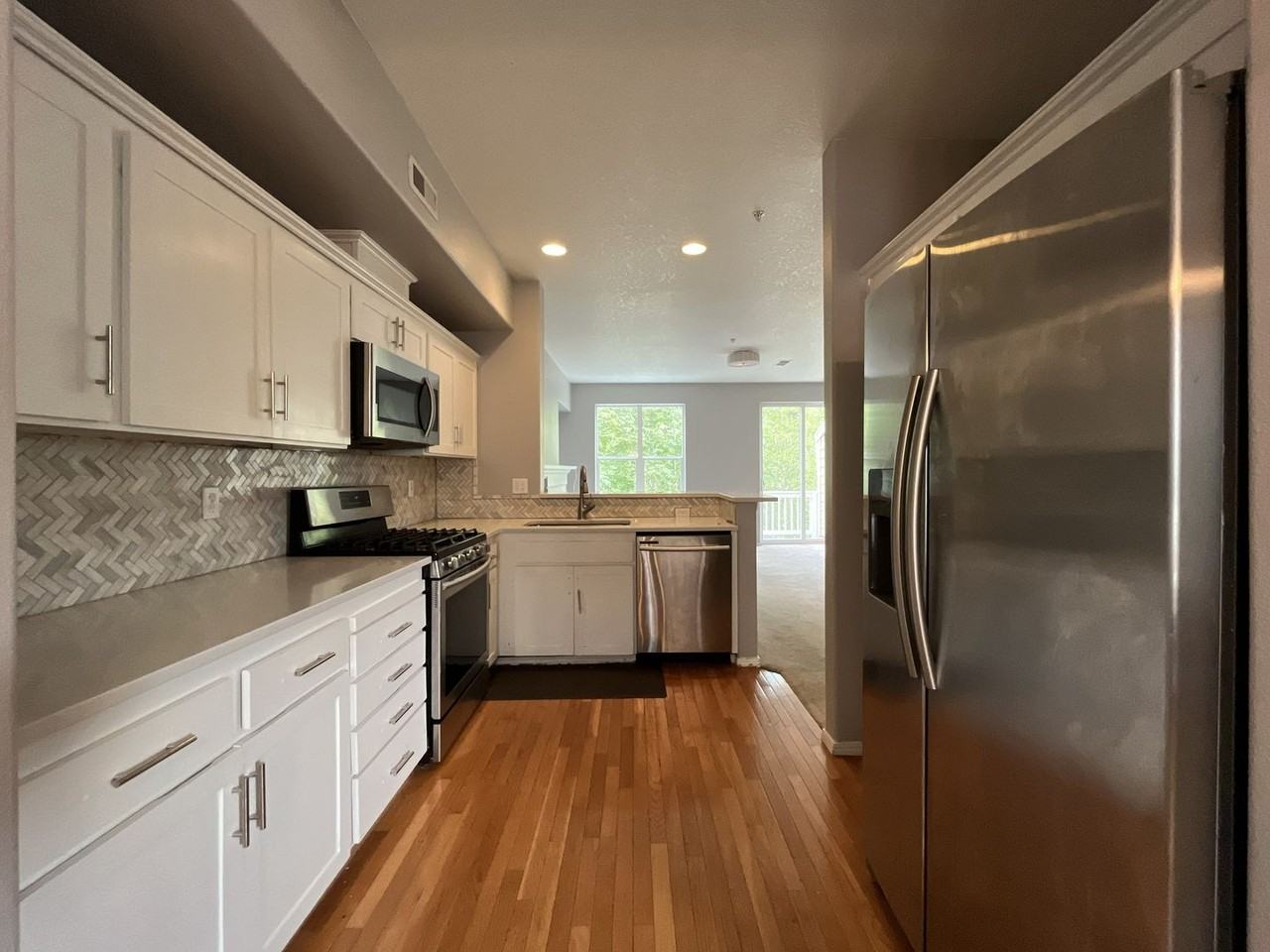 2677 Nw Preston Ct - Photo 5 of 40