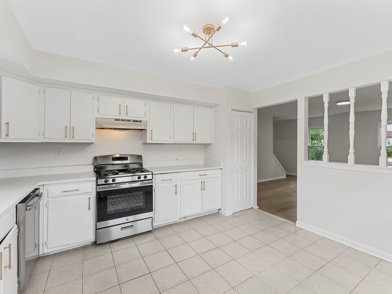 7 Andrea Dr - Photo 2 of 30