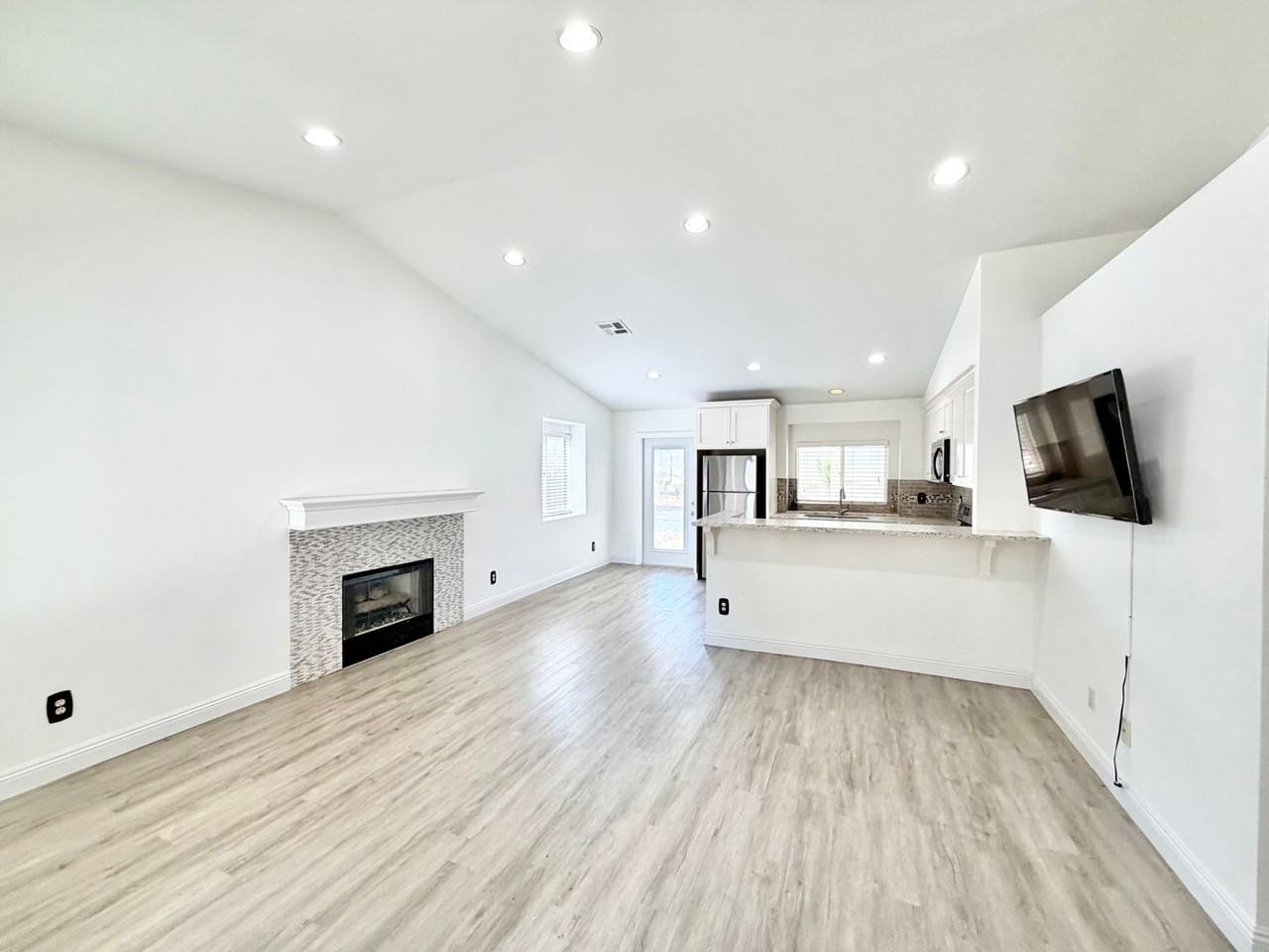 39721 Rustic Glen Dr - Photo 7 of 26