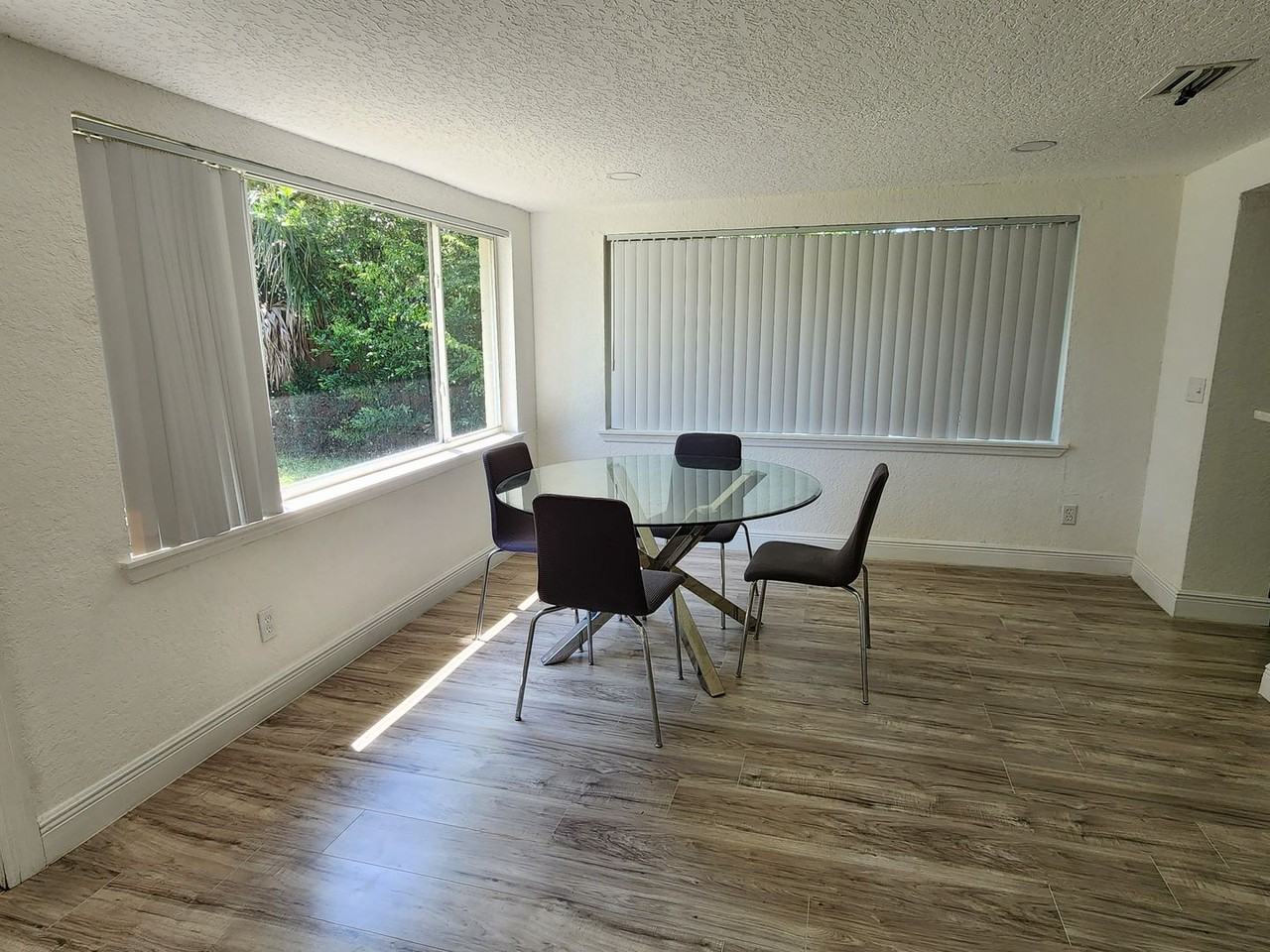 1375 Powers Ave - Photo 6 of 20